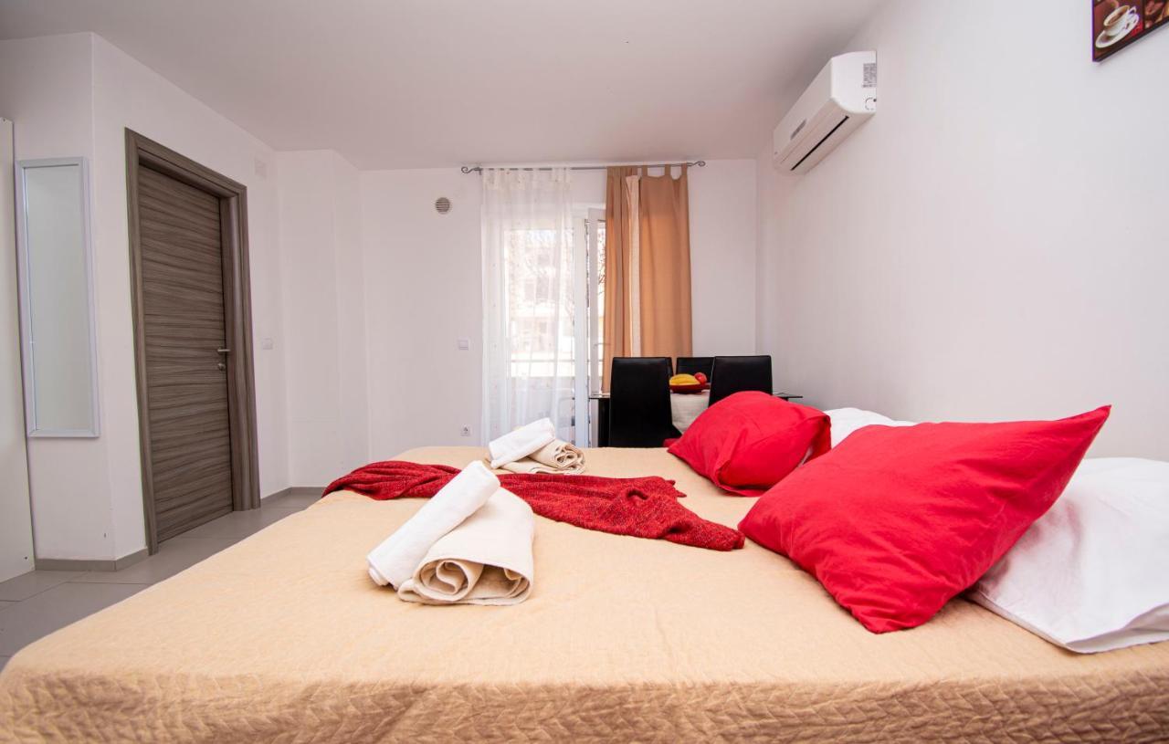 Lotuspoolapart Apartment Premantura